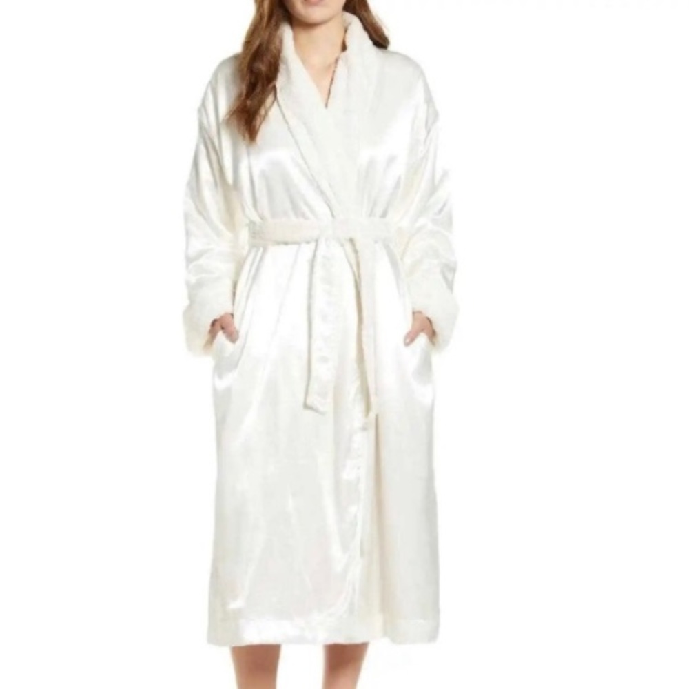 NWT Giraffe at Home Cream Luxe Satin and Plush Faux Fur Robe - Sz XS